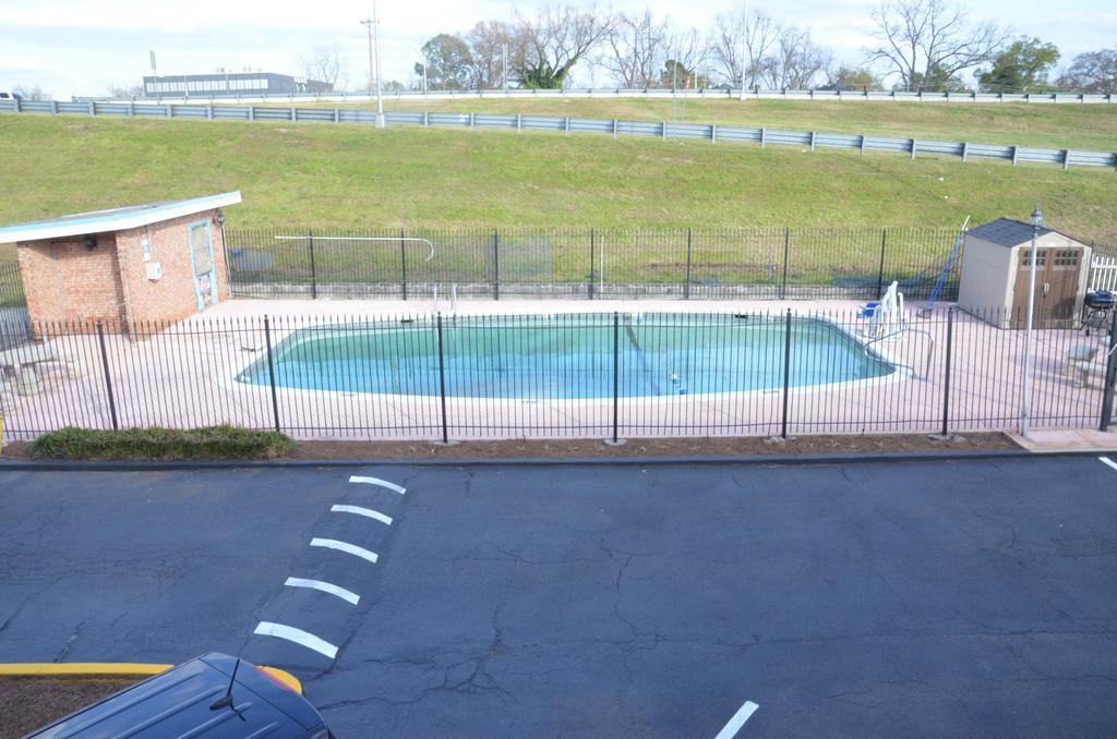 Americas Best Value Inn Augusta Historic Downtown Exterior photo